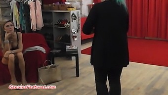 거유 체코 Milf가 스트립티즈를 선보이며 뒷문 인터뷰에서 질문에 대답합니다