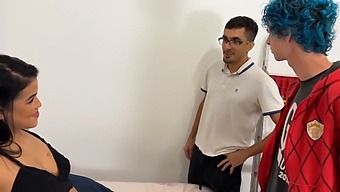 Internet Bağlantısı Kurmak Için Onlarla Iletişime Geçtim Ve Beklenmedik Bir Şekilde Iki Kişiyle Seks Yaptım