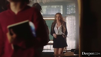 La Rubia Amber Disfruta De Un Trío Hardcore Con Dos Compañeros De Clase Hambrientos De Polla Negra