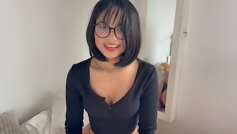 Linda Garota De Anime Tem Um Facial Após Perder Uma Aposta